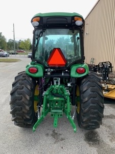 Tractor John Deere 4066R con Cabina, Cargador y Retroexcavadora, Tractor 4x4 en Excelentes Condiciones para Agricultura, Precios de Mayoreo con Descuento - Product Image 2