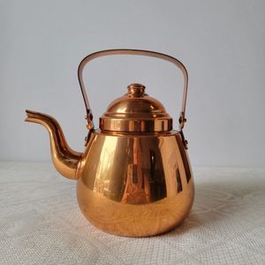 Hervidor de cobre de Estilo Vintage hecho a mano con mango de madera y elegante diseño de Caño para la elaboración de té de estufa tradicional - Product Image 1