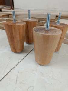 ขาเฟอร์นิเจอร์ไม้วอลนัทแข็งแบบคลาสสิกพร้อมล้อลูกล้อสำหรับโครงการ DIY สำหรับรับประทานอาหารโซฟาโซฟาเตียงนอนตู้