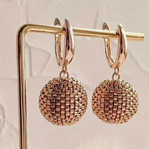 Pendientes de cuentas bohemias con flecos en cascada Andy de diseño turquesa, regalo de joyería único - Product Image 1