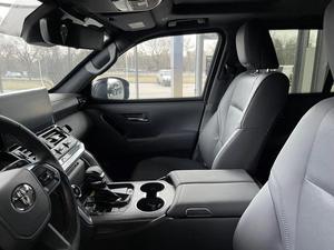 Strong 2025 para 300 (B7+) SUV con Volante a la Izquierda, R17, con Alta Protección Balística y Contra Explosiones - Product Image 6