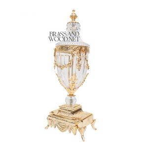 Tarro decorativo de latón dorado y cristal de lujo con base tallada ornamentada y elegantes detalles drapeados para interiores de casas clásicas - Product Image 4