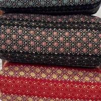 Tissu imprimé en coton peigné de luxe de qualité supérieure à 100% pour les vêtements de mode et les textiles de maison Matériau de haute qualité disponible