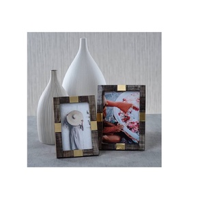 Cadre photo carré de table en métal de conception établie avec verre et support pour la décoration de la maison Cadre photo - Product Image 5