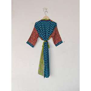 Kimono en soie de Bohème fait à la main en soie recyclée Srai Robe de maternité Vêtements de nuit thermiques Robe de plage Bikini pour l'été - Product Image 2