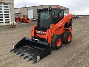 2022 Kubota รถตัก SSV65ด้านหน้ารถตักล้อยางแพลตตินัมล้อมีล้อลากและอุปกรณ์ส่วนประกอบเครื่องยนต์หลัก - Product Image 2