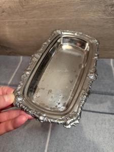 Plat de service rectangulaire élégant en argent avec couvercle pour hôtel, restaurant et mise en place de table sur le thème royal en provenance d'Inde - Product Image 3