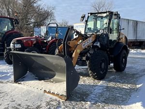 รถตักล้อยางรุ่น 321F ปี 2023 น้ำหนักบรรทุก 9 ตัน เครื่องยนต์แคตเตอร์พิลลาร์ พร้อมหัวตักด้านหน้าและด้านหลัง ขาย - Product Image 4