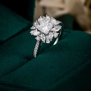 PT900 Vintage Classy Lab Grown Diamond Ring Joyería fina - Product Image 1