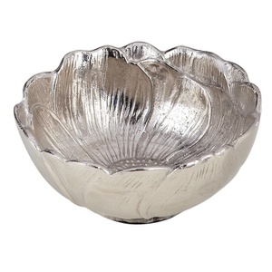 Cuenco de chocolate martillado de metal de diseñador con acabado dorado Cuenco dulce Cuencos de chocolate elegantes clásicos a precios asequibles - Product Image 6