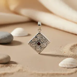 Colgante Religioso de Plata 925 para Mujer con Piedra de Granate, Chapado en Oro, Diamante, Material Principal Oro, Dijes, Joyería - Product Image 2