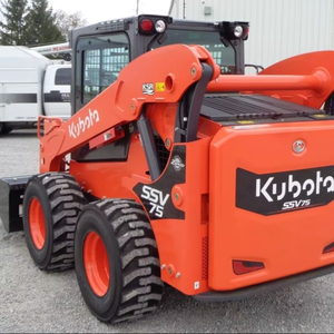 2025 Kubota SSV75 Minicargador sobre orugas con tracción en las ruedas 4x4 y accesorio de cubo usado Carga nominal de 1-5 toneladas - Product Image 1