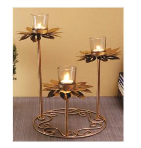 Elegante Candelabro de Metal con Tres Cabezas en Forma de Flor Dorada para Eventos y Fiestas, Portavelas de Hoja de Loto para Mesa, Venta al por Mayor - Product Image 1