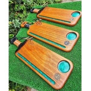 Tabla de cortar de resina de madera duradera con toque de ágata decorativa - Product Image 4