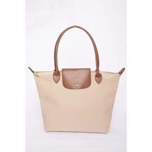 กระเป๋าหนังสีเบจสองสีแบบมีฝาปิด สะพายไหล่และถือได้ ของตกแต่งแฟชั่น - Product Image 1