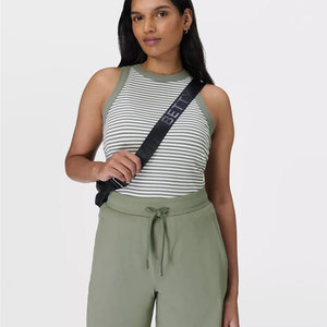 Pantalones cortos deportivos y de gimnasio elásticos para mujer, a la moda ropa de verano, venta al por mayor 2025, pantalones cortos de talla grande en blanco para mujer con bolsillos y cordón - Product Image 4