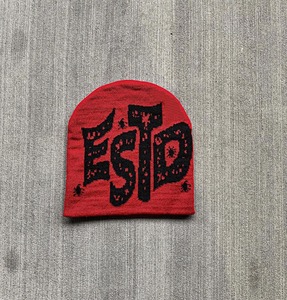 Vente en gros de chapeaux Bennies d'hiver épais et multicolores avec lettres imprimées pour adultes bonnet de sport en tricot pour hommes vêtements d'hiver - Product Image 3