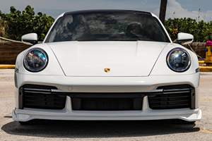 Porsche 911 Turbo S Coupé 2023 Usado en Excelentes Condiciones, Motor de 6 Cilindros en Línea Biturbo de 640 CV, Tracción en las Cuatro Ruedas, Frenos de Cerámica de Carbono - Product Image 2