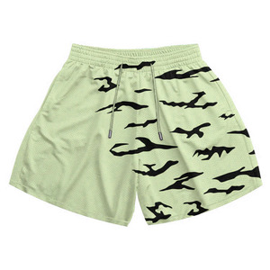 Pantalones cortos atléticos con estampado de sublimación personalizado para hombre de poliéster 100%, malla elástica de cintura media, ropa deportiva para baloncesto y correr, calidad - Product Image 3