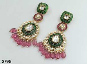 ต่างหูอินเดียแบบดั้งเดิมและทันสมัย kundan ชุบทองพร้อมต่างหูมุกและต่างหูบอลลีวูดสำหรับผู้หญิงและเด็กผู้หญิง - Product Image 3