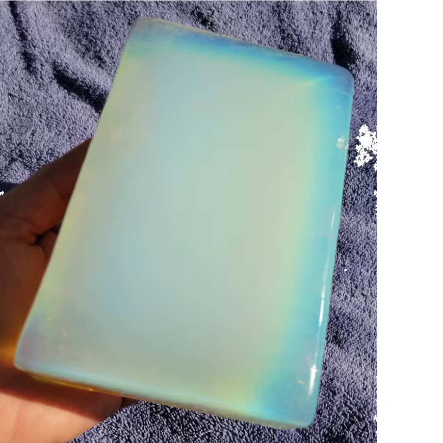 สีขาวน้ำนม