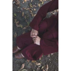 Conjunto de Dos Piezas Farshi Shalwar Color Granate para Mujer, Top y Pantalón de Tela Satinada de Manga Larga - Product Image 4