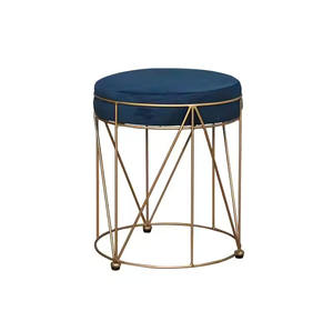 เก้าอี้ชุดที่เรียบง่ายพร้อมฐานโลหะสีทอง - Product Image 3