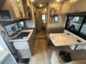 Nouvelles caravanes de voyage T-h-o-r C-o-l-e-m-a-n 22E-Z-F 2026 pour des voyages en camping-car confortables - Product Image 5