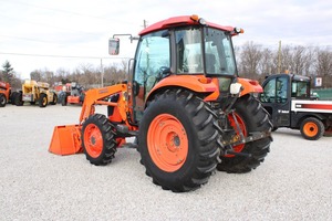 ข้อเสนอราคาขายส่งสำหรับรถแทรกเตอร์มือสอง Kubota M7040 ขับเคลื่อน 4 ล้อ อุปกรณ์การเกษตร ราคาถูก มีสินค้าในสต็อกพร้อมขาย - Product Image 5