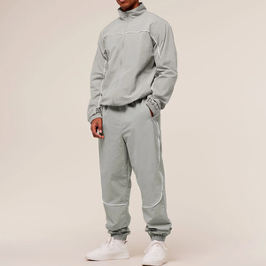 Haut d'entraînement à fermeture éclair pour hommes, veste de sport légère et respirante avec panneaux d'épaule contrastés pour la salle de sport, la course à pied et les vêtements d'équipe - Product Image 4