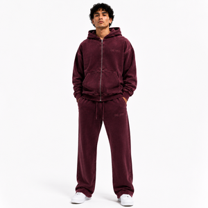 Ensemble de survêtement streetwear pour homme personnalisé, comprenant un sweat à capuche zippé oversize en coton épais délavé bordeaux - Product Image 1