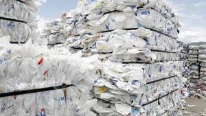 Bouteilles en plastique recyclables de haute qualité en polyuréthane, vente en vrac de déchets de bouteilles de lait, matériau durable, utilisation industrielle, moulage - Product Image 4