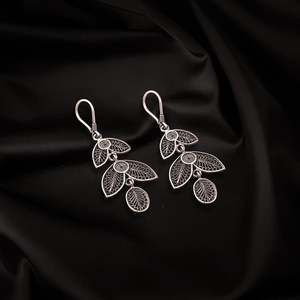 Pendientes de tuerca de plata Tanisha de alta calidad, superventas, de alta calidad, directos del proveedor indio con brillo brillante - Product Image 1