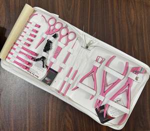 Kit d'outils d'extension de cheveux en acier inoxydable rose durable avec logo personnalisé, y compris une pince à ruban, une boucle de ciseaux pour couper les cheveux - Product Image 2