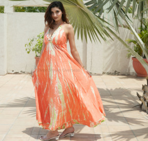 Nouveau designer été femmes portent longue rayonne cravate teinture à la mode dos nu col en V profond vêtements de plage et robe décontractée - Product Image 1