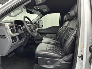 สินค้าคุณภาพพรีเมียม ดูแลรักษาอย่างพิถีพิถัน รถฟอร์ด F-250 Super Duty XL Crew Cab Power Stroke 4×4 ปี 2024 - Product Image 5
