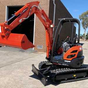 Mini-excavatrice sur chenilles Kubota U25-3, godet de 0,12 m³, forte puissance de creusement, machine sur chenilles orange et noire - Product Image 1