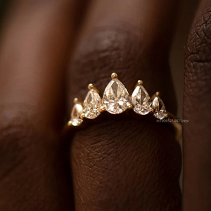 Anillo de boda de oro macizo de 14K, moissanita de corte Pera de 1,36 quilates, cinco piedras compartida de ajuste de punta, anillo de apilamiento a juego antiguo GRA - Product Image 5