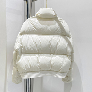 Chaqueta de Invierno Acolchada Personalizada OEM 2025 para Mujer, Chaqueta Corta de Alta Calidad para Exteriores, Abrigo Cálido con Bordado, Chaqueta de Burbujas - Product Image 4