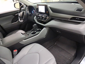 SUV hybride intermédiaire 2023, transmission intégrale, intérieur haut de gamme, modèle familial 7/8 places, autonomie supérieure à 700 km et moteur de 200-250 kW, en excellent état - Product Image 3