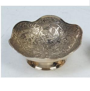 Grand bol de service en laiton de grande capacité, design artisanal, forme arrondie, pour salades, fruits et en-cas - Product Image 3