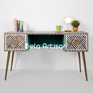 Escritorio y Taburete Modernos Hechos a Mano con Incrustaciones de Madera y Base de Latón, Diseño Floral en Blanco y Negro Ecológico - Product Image 2