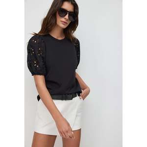 Camiseta con Mangas Abullonadas Bordadas - Product Image 2