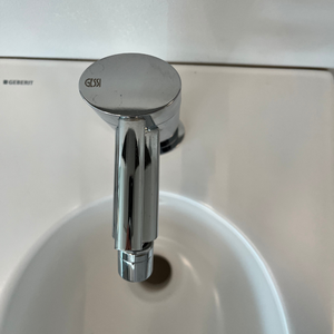 ก๊อกน้ำอ่างล้างหน้าแบบก้านโยกเดี่ยว รุ่น Gessi Ovale Series Chrome Bidet Mixer ดีไซน์ทันสมัย โค้งมน พร้อมหัวกรองปรับได้ - Product Image 4