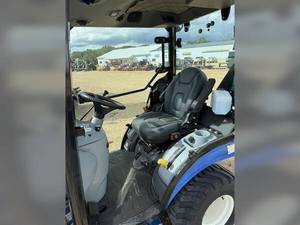 Tracteur à roues NewHol.land Workmaster 25S, 24 CV, 4 roues motrices, transmission par engrenages avec chargeur frontal, haute productivité, prêt pour la vente en gros - Product Image 4