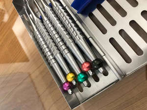 Elevadores Manuales de Precisión de Acero Inoxidable de Alta Calidad para Kit de Extracciones Atraumáticas con 5 Bandejas para Instrumentos - Product Image 6