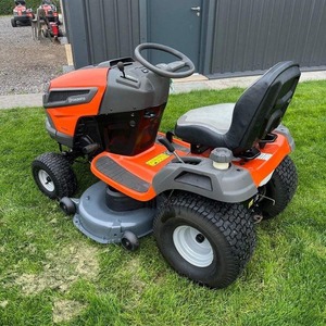Tondeuse autoportée Husqvarna TS142 à essence - Product Image 3
