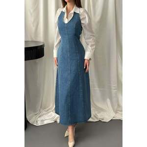 Vestido vaquero azul con cuello halter - Azul - Product Image 4