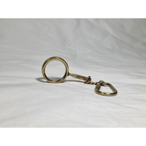 Llavero de latón antiguo con lupa vintage, lente de explorador para un toque clásico - Product Image 4