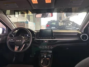 Sedán 2024 K I A Forte LXS usado cuidadosamente - Product Image 5